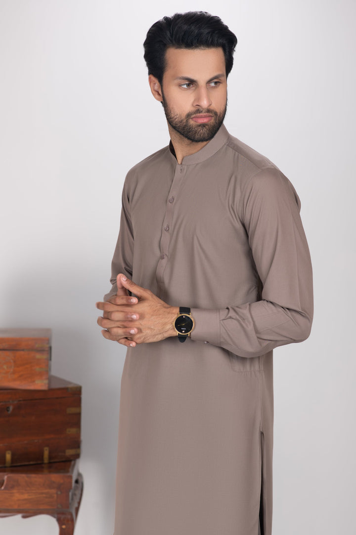 Takhleeq Raisham Brown BN4028